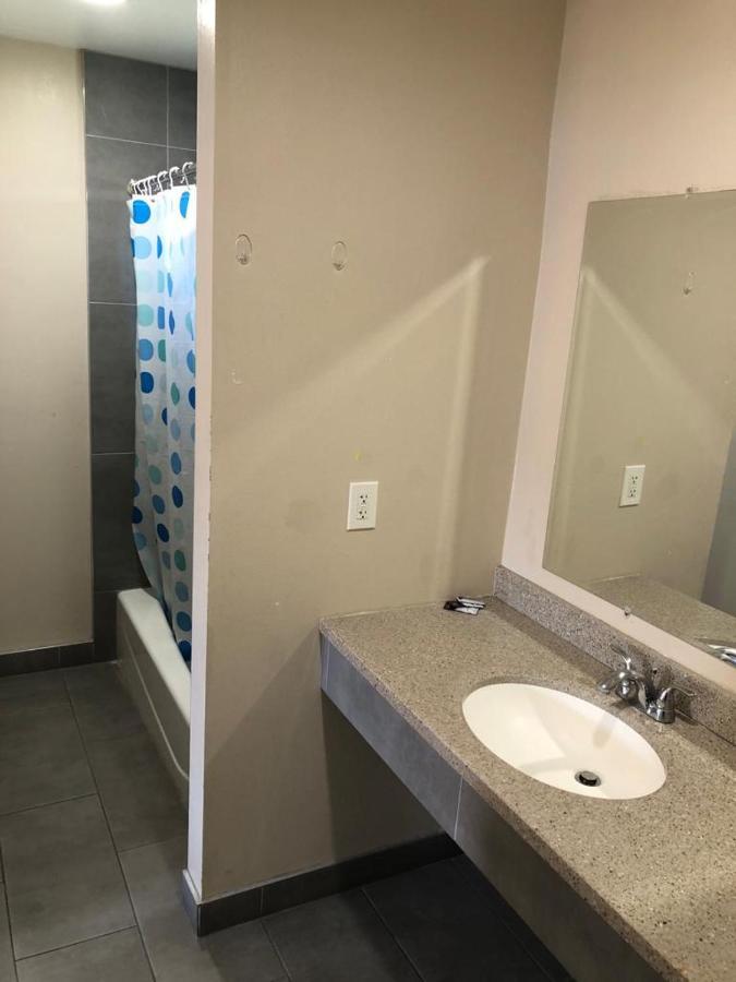 Star Motel Norwalk Bagian luar foto